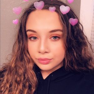 Meet your Posher, Olivia